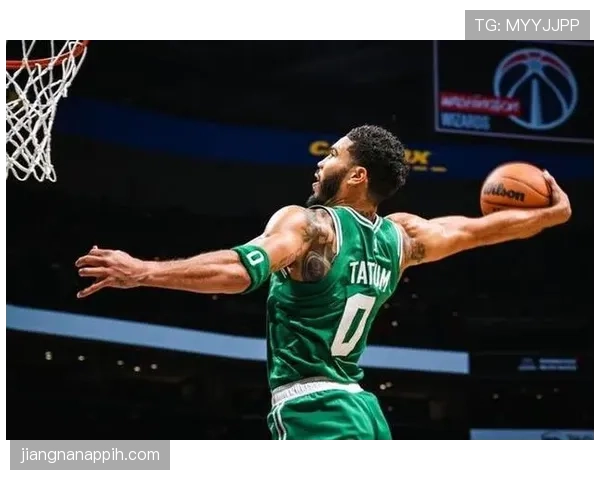 杰伦布朗无球跑动胜过塔图姆，拉开空间提升突破效率