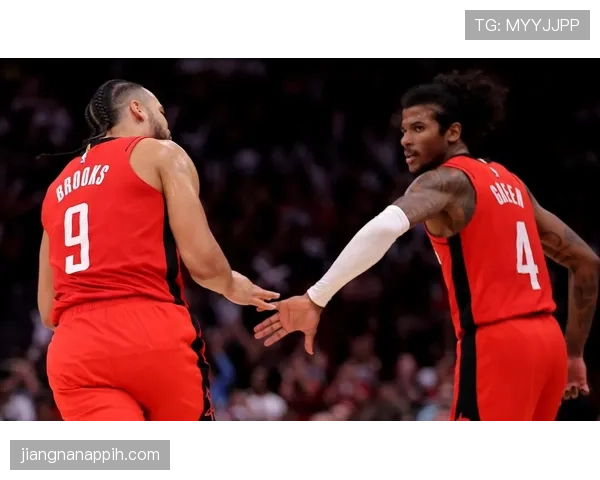 本赛季杰伦·格林持球单打压制对手轮换