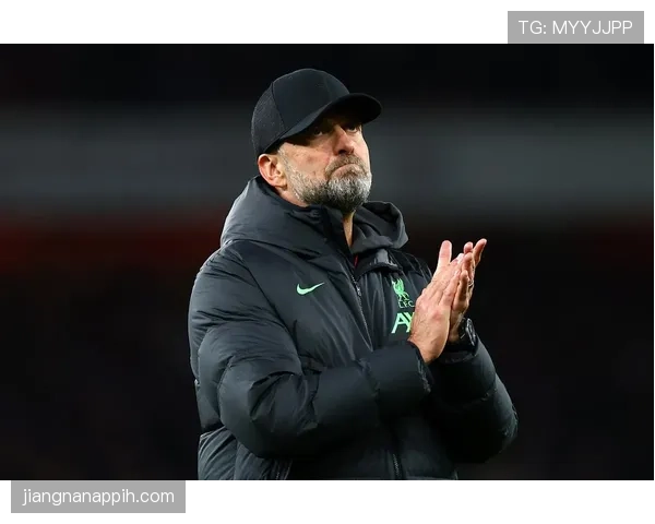 巴萨战术困境体现阶段性变化，过度依赖哈维与体系问题对争冠形势产生影响