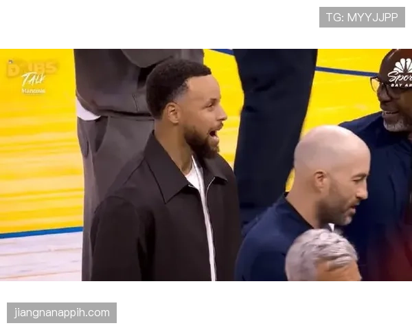 比卢普斯无球跑位提升球队组织效率，拉开库里持球进攻空间